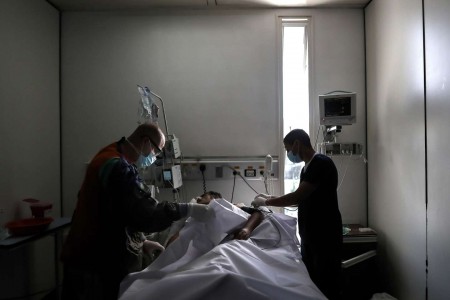 Pese a la baja en los contagios de coronavirus, se mantiene alto el número de muertes: cuáles son los motivos detrás de las cifras.