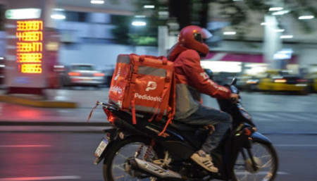 Más de un millón de personas trabajan como delivery o choferes de aplicación