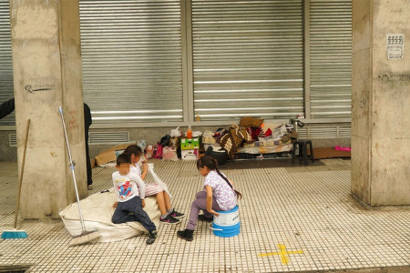 POBREZA INFANTIL: casi el 40% de niños y adolescentes argentinos tienen dificultad para acceder a ropa y calzado